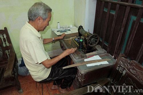 la lung gia dinh co 3 doi mac benh ban tay, ban chan mot ngon hinh anh 2