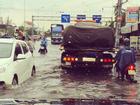 Pagani Huayra 78 tỷ Đồng của Minh 'Nhựa' vượt nước lũ Sài thành trên xe chuyên dụng