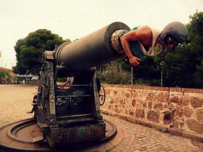 chi em bo tay voi hinh anh "kho coi" cua cac quy ong hinh anh 7