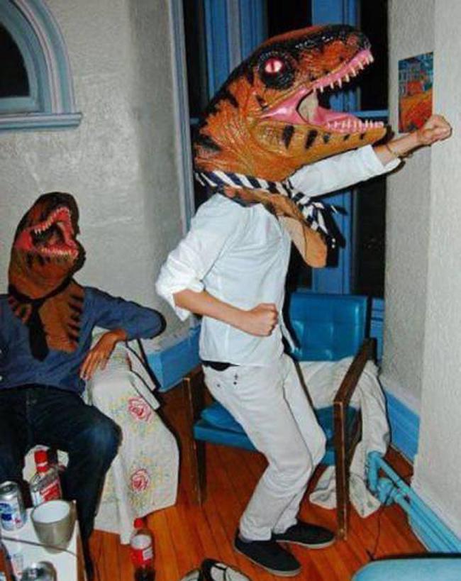 chi em bo tay voi hinh anh "kho coi" cua cac quy ong hinh anh 2