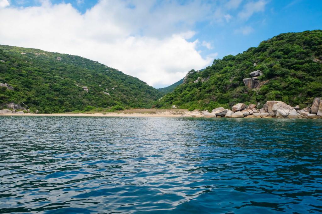 Ve dep me hoac cua dao Hon Lon hinh anh 2