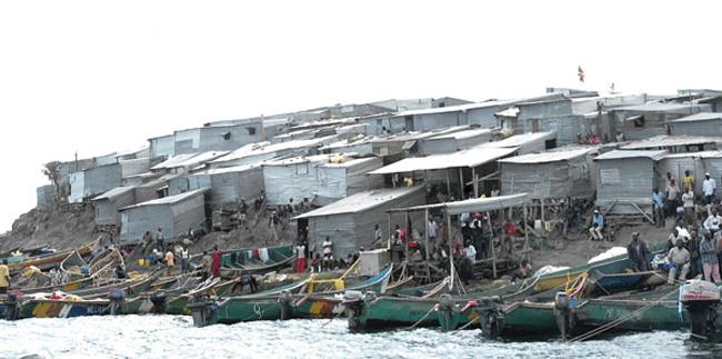 Hòn đảo bé chỉ bằng nửa sân bóng nhưng có tới 1.500 người dân sinh sống - Ảnh 3.