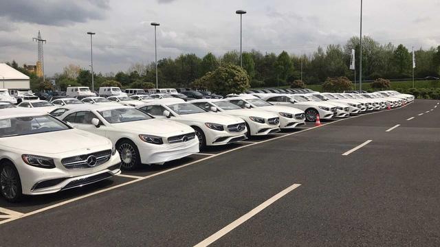 Bắt gặp dàn xe siêu sang Mercedes-Maybach S650 Cabriolet ngoài đời thực - Ảnh 1.