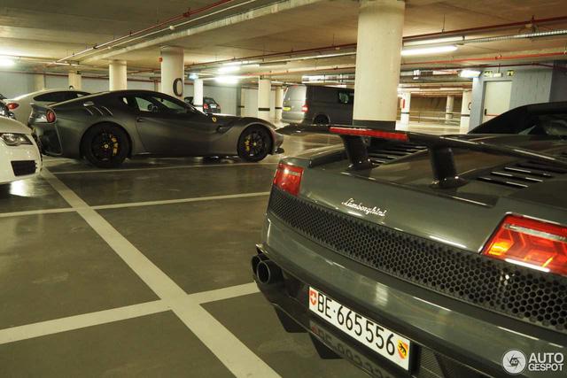 Hàng hiếm Ferrari F12tdf màu đem nhám lạ mắt xuất hiện tại Barcelona - Ảnh 3.