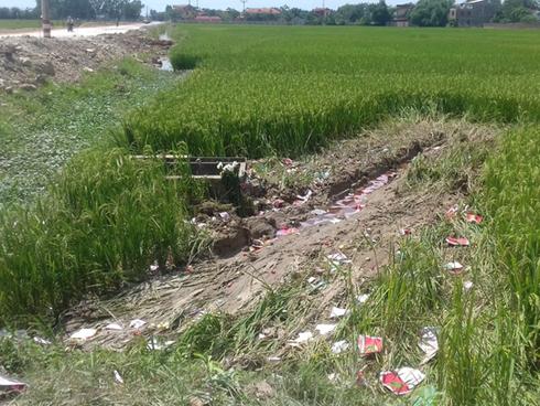 Xe Camry tông chết 3 học sinh: Mẹ ôm thi thể con gào khóc giữa đống bùn