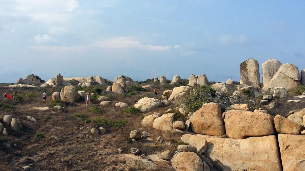 Trai nghiem cuoc song hoang da tren dao Cu Lao Cau hinh anh 11