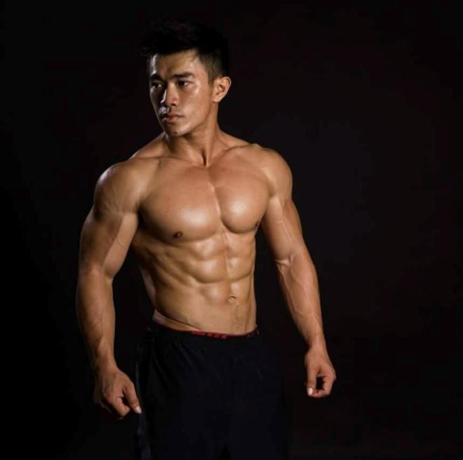 Bi quyet so huu co bung 6 mui cua chang trai tap gym tu nam 14 tuoi hinh anh 1