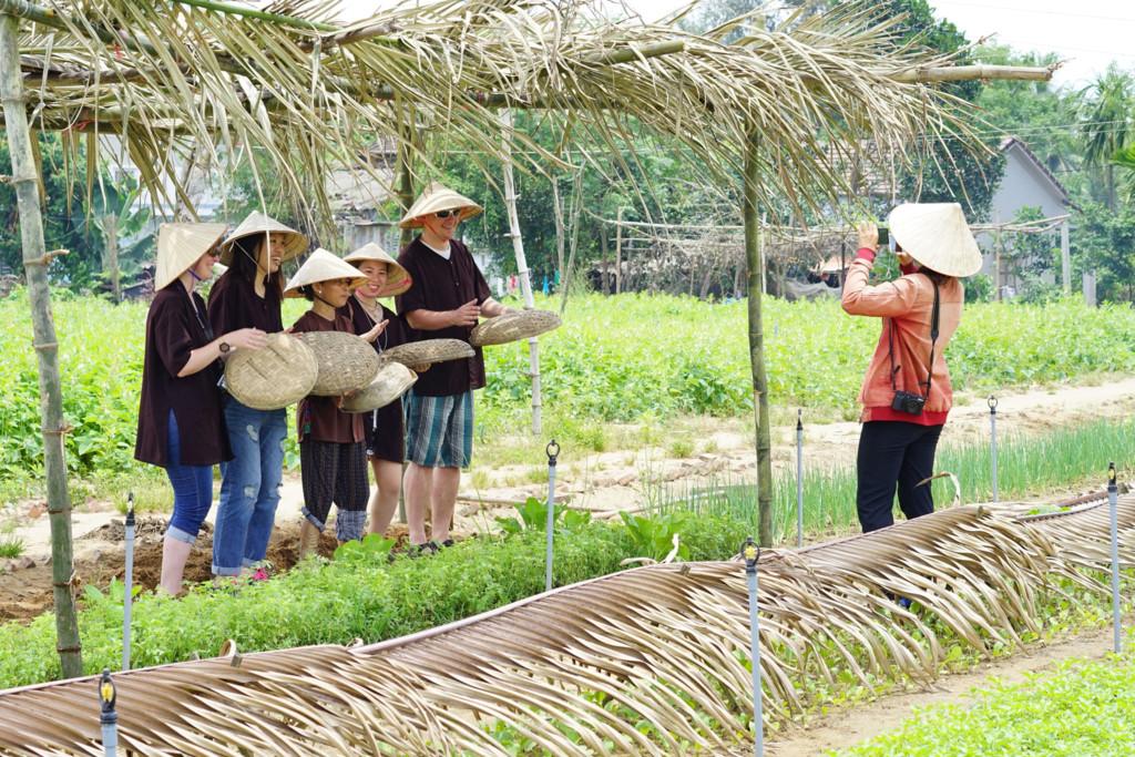 Loat anh check-in Hoi An: Dong duc nhung khong xo bo hinh anh 8