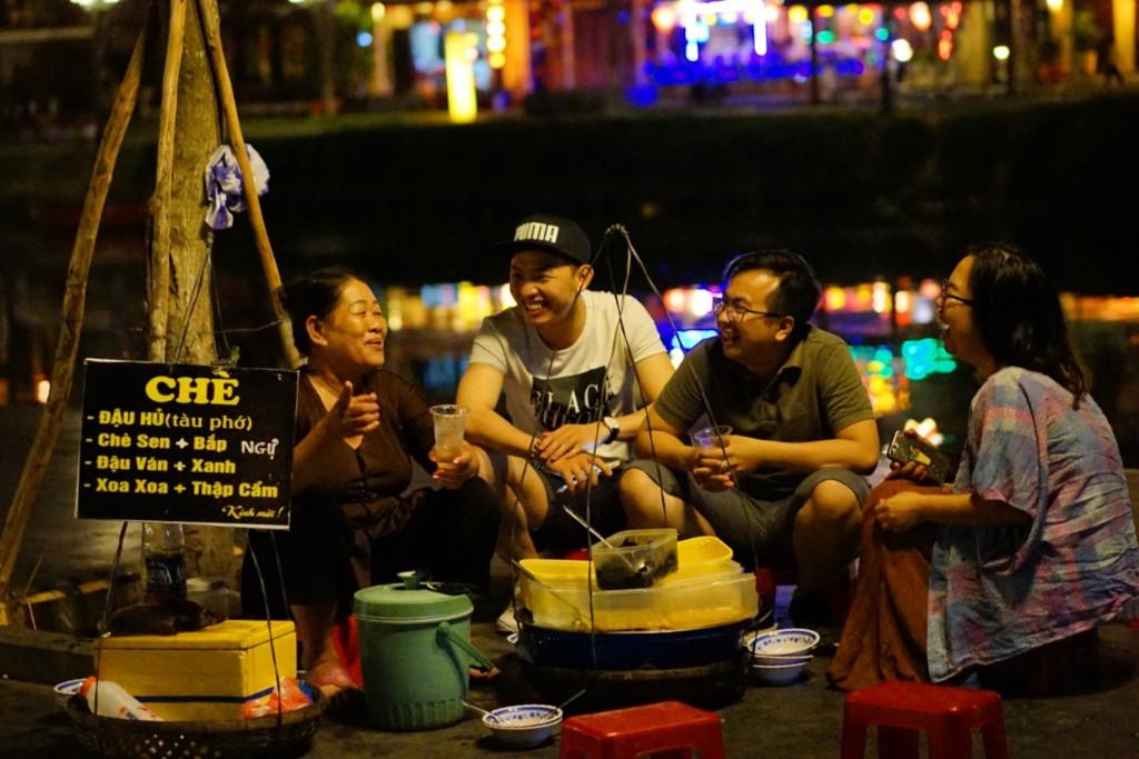 Loat anh check-in Hoi An: Dong duc nhung khong xo bo hinh anh 11