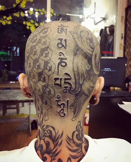 co gai xam tro bi de biu giua pho bat ngo cao troc, xam kin dau hinh anh 5