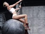 Miley Cyrus: 'Sợ Wrecking Ball sẽ là nhạc nền trong đám tang của tôi'