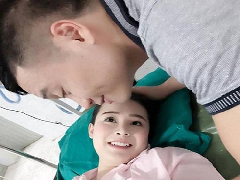 Tâm thư nịnh vợ đẻ 'gây bão' của ông bố 3 con