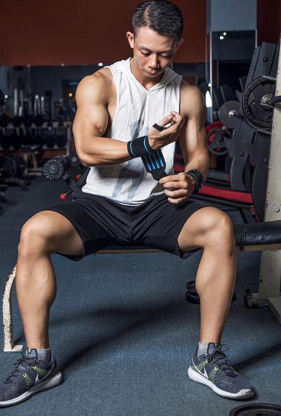 Hanh trinh thay doi voc dang cua chang trai tung nang gan 100 kg hinh anh 2