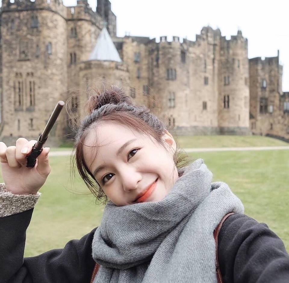 Hot girl Pimtha bỗng nhiên trở thành thảm họa trong bộ cánh tông hồng sến rện-6