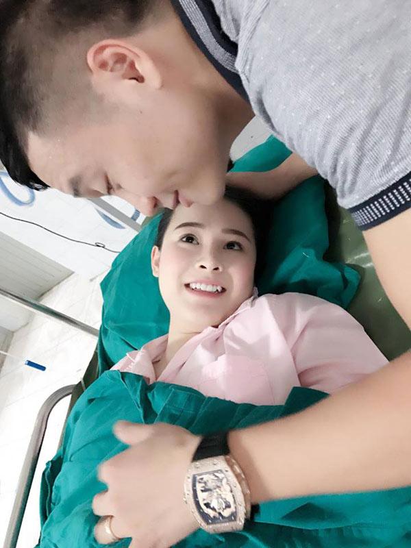 tam thu ninh vo de 'gay bao' cua ong bo 3 con la chu chuoi nha hang noi tieng ca nuoc - 2