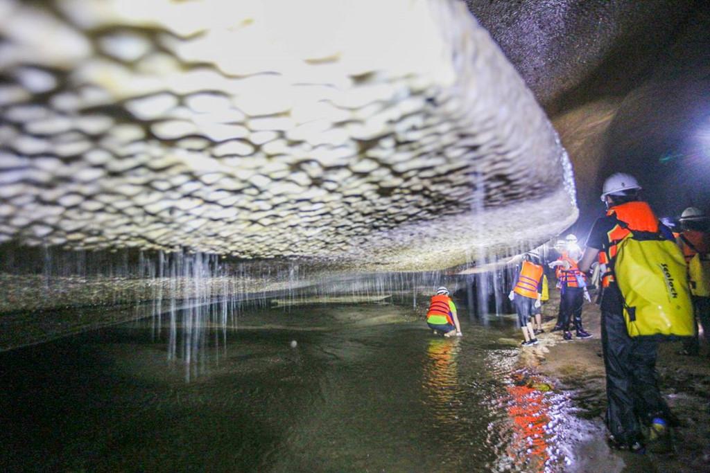 To da, nhu da hang chuc nghin nam trong hang 'Son Doong cua Ba Be' hinh anh 8