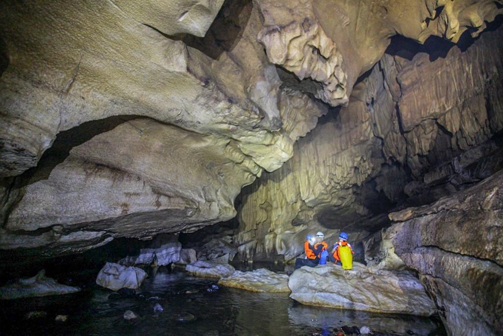 To da, nhu da hang chuc nghin nam trong hang 'Son Doong cua Ba Be' hinh anh 1