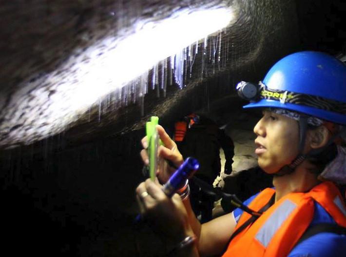 To da, nhu da hang chuc nghin nam trong hang 'Son Doong cua Ba Be' hinh anh 9