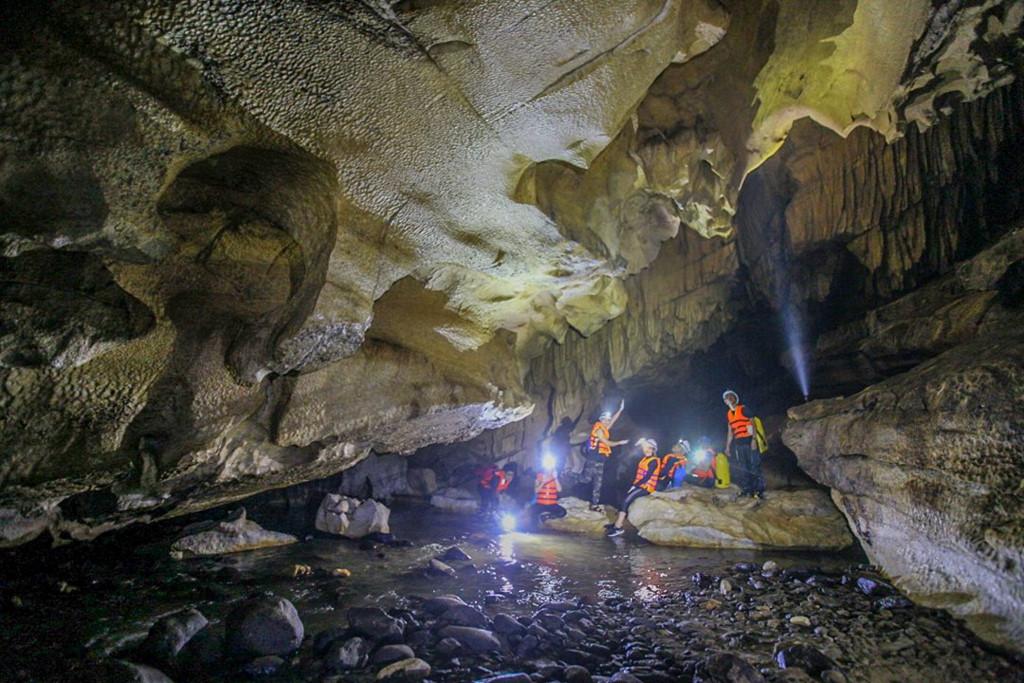 To da, nhu da hang chuc nghin nam trong hang 'Son Doong cua Ba Be' hinh anh 14