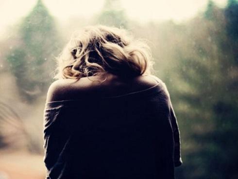 Làm thư ký của sếp, tôi khổ sở vì chỉ được mặc đồ cũ, áo sờn đi làm