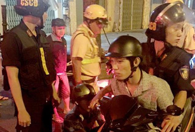 Danh vao dau hang loat phu nu di dem o Sai Gon de cuop hinh anh 1