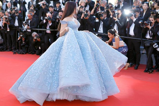 Cận cảnh chiếc đầm Lọ Lem đẹp nín thở của Hoa hậu đẹp nhất thế giới Aishwarya Rai trên thảm đỏ Cannes - Ảnh 4.