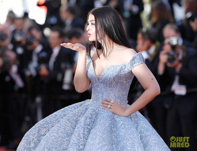 Cận cảnh chiếc đầm Lọ Lem đẹp nín thở của Hoa hậu đẹp nhất thế giới Aishwarya Rai trên thảm đỏ Cannes - Ảnh 9.