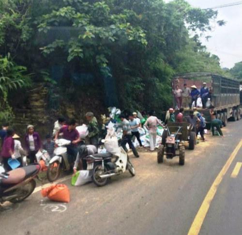 phan no canh nguoi dan mang ca cong nong di "hoi cua" sau tai nan lam chet 2 nguoi - 1
