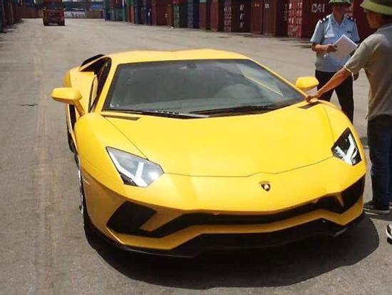 Siêu xe Lamborghini Aventador S đầu tiên về Việt Nam