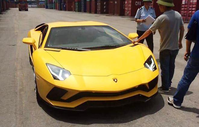 Sieu xe Lamborghini Aventador S dau tien ve Viet Nam hinh anh 1