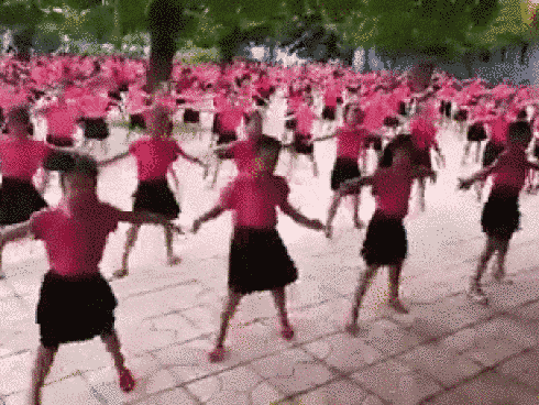Mãn nhãn với màn đồng diễn nhảy khiêu vũ của học sinh trường Trưng Vương
