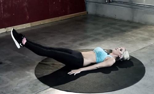 Bài tập 10 phút giúp chị em eo thon, ngực nở, mông cong