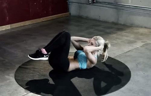 Bài tập 10 phút giúp chị em eo thon, ngực nở, mông cong