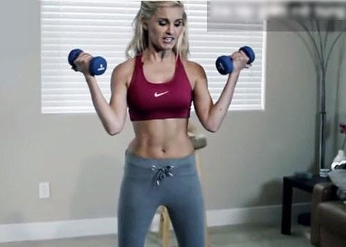 Bài tập 10 phút giúp chị em eo thon, ngực nở, mông cong