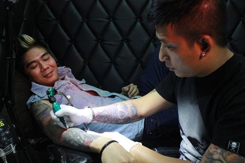 hau chia tay, sao viet "doi xu" the nao voi hinh xam nguoi cu? - 9