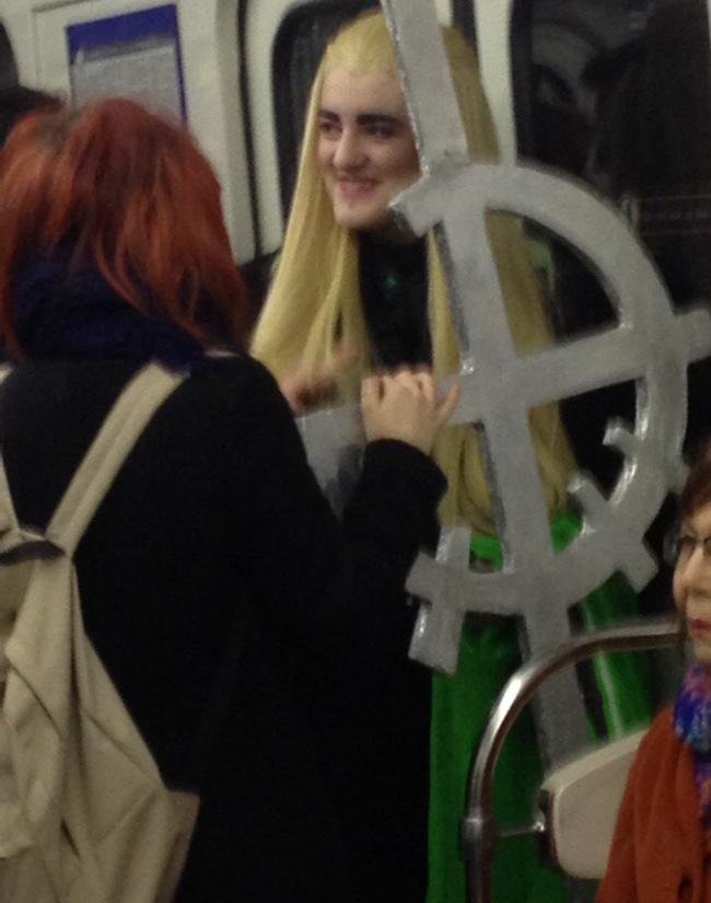 "hot ca hen"voi "thoi trang" noi cong cong hinh anh 13