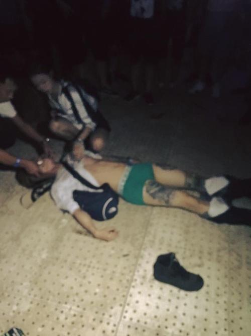 soc voi canh khan gia ngat xiu, roi noi y sau dem nhac o san my dinh hinh anh 3