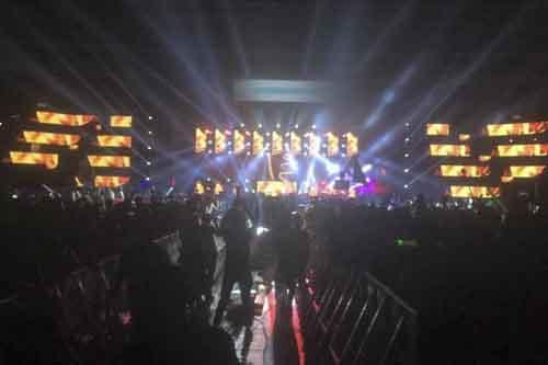 soc voi canh khan gia ngat xiu, roi noi y sau dem nhac o san my dinh hinh anh 6