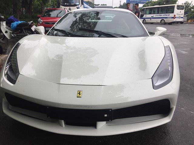 Siêu xe Ferrari 488 Spider thứ 2 ra biển số tại Việt Nam - Ảnh 1.