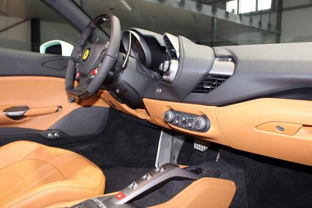 Siêu xe Ferrari 488 Spider thứ 2 ra biển số tại Việt Nam - Ảnh 5.