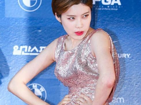 Tuyển tập những lần sao thế giới tạo dáng con tôm chuẩn siêu mẫu gây sóng gió mạng xã hội!