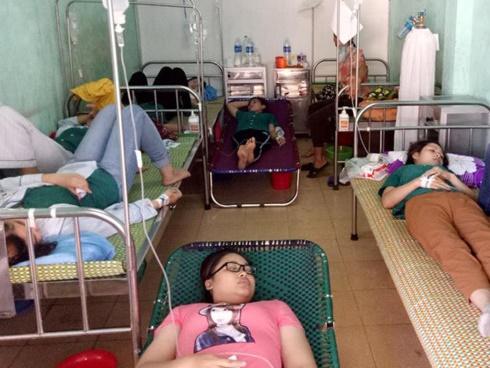 Hơn 50 công nhân may nhập viện nghi ngộ độc thực phẩm