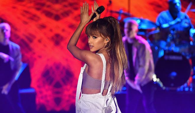Ariana Grande hoảng loạn tâm lý, phải nhập viện khẩn cấp sau vụ nổ bom trong tour lưu diễn - Ảnh 2.