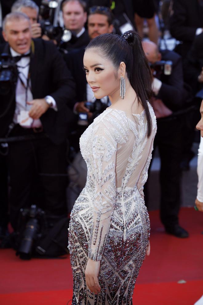 Diện thiết kế Việt, Lý Nhã Kỳ xuất sắc hóa Nữ hoàng Cleopatra trên thảm đỏ LHP Cannes ngày 4 - Ảnh 11.
