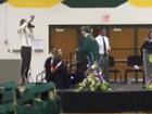 Clip hài: Những pha 'sảy chân' trong ngày tốt nghiệp