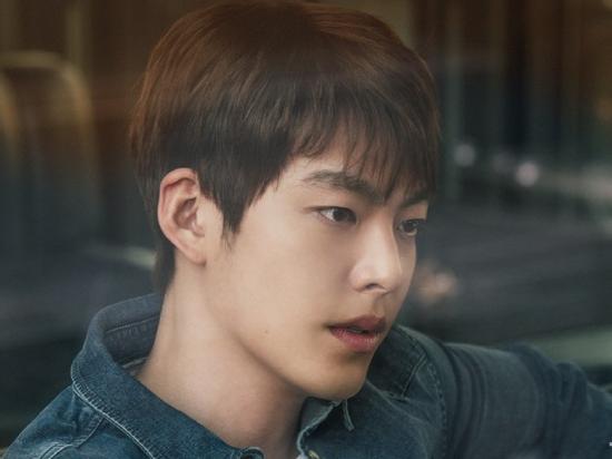 Kim Woo Bin từng giấu bệnh ung thư với gia đình để tiếp tục đóng phim