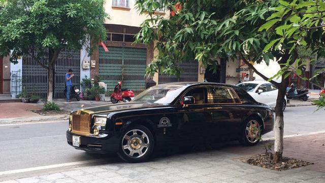 Quảng Ninh: Giật mình với Rolls-Royce Phantom làm xe taxi - Ảnh 2.