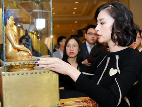 Ngô Thanh Vân đấu giá Tượng Phật Vàng thỉnh từ Nepal để cứu 252 em nhỏ