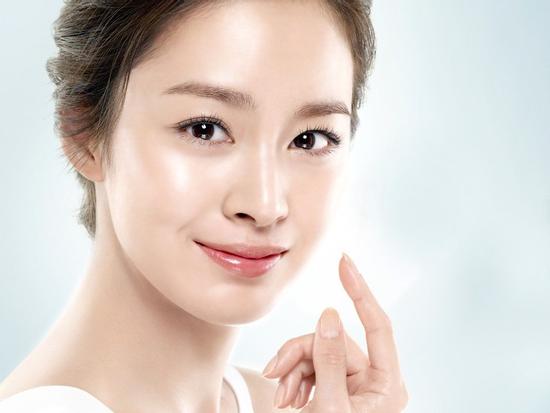 Kim Tae Hee mang thai nhưng vẫn quay cuồng với công việc