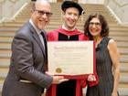 Thế giới 'xôn xao' khoảnh khắc ông chủ Facebook nhận bằng tốt nghiệp Harvard